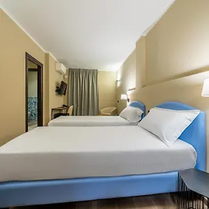 **** Motel Charlie Italy